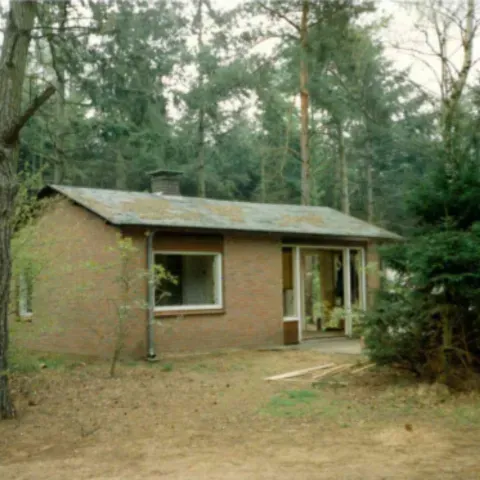 Klein_rondje_stenen_huisje_Villapark_Eureka.webp